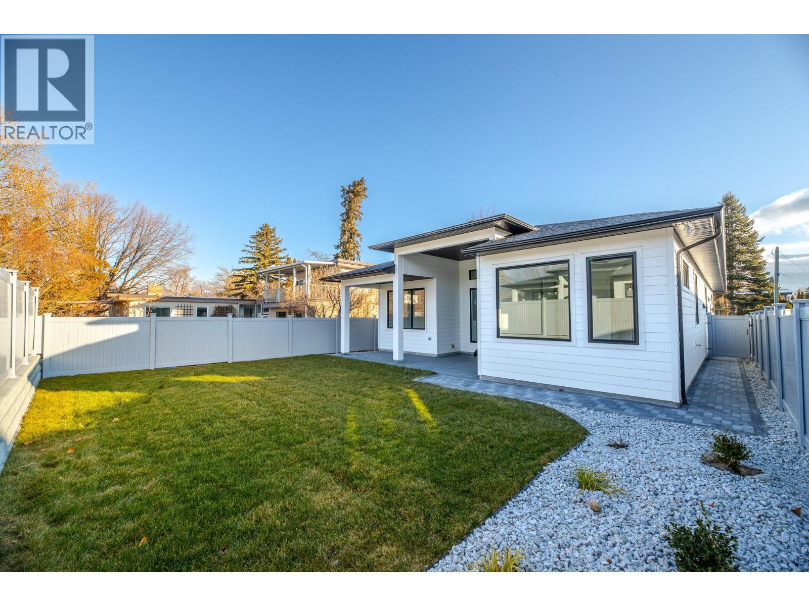 5586 Nixon Road, Summerland