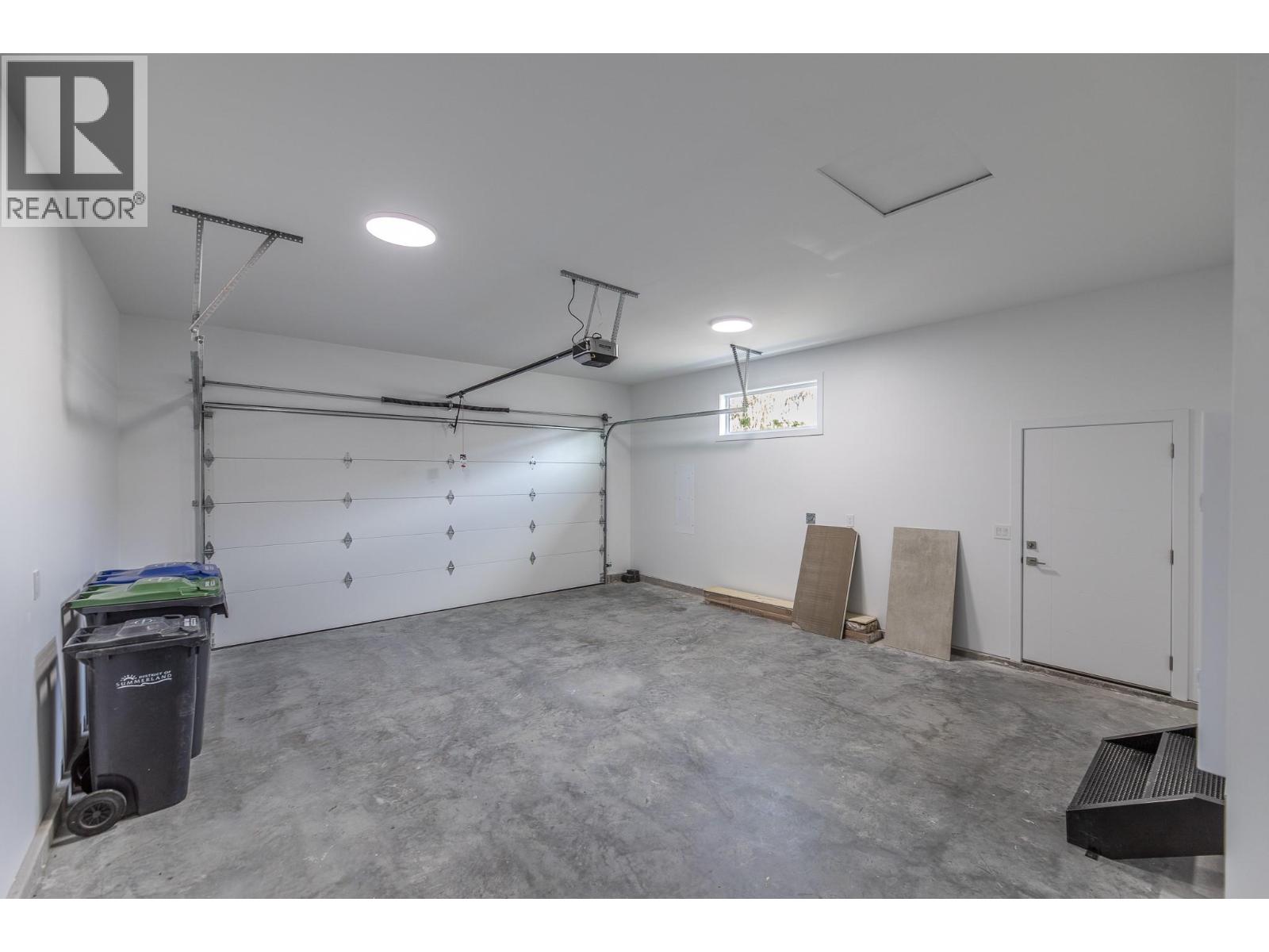 5586 Nixon Road, Summerland
