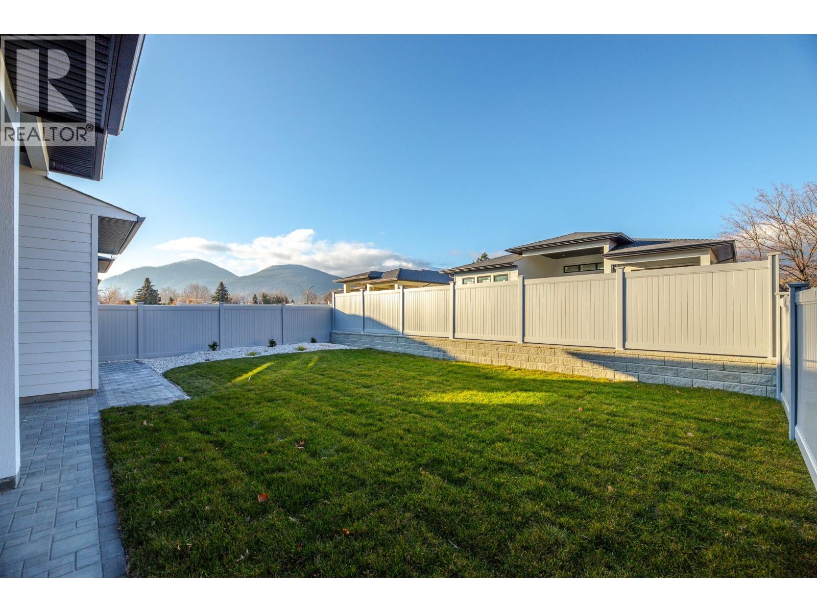 5586 Nixon Road, Summerland