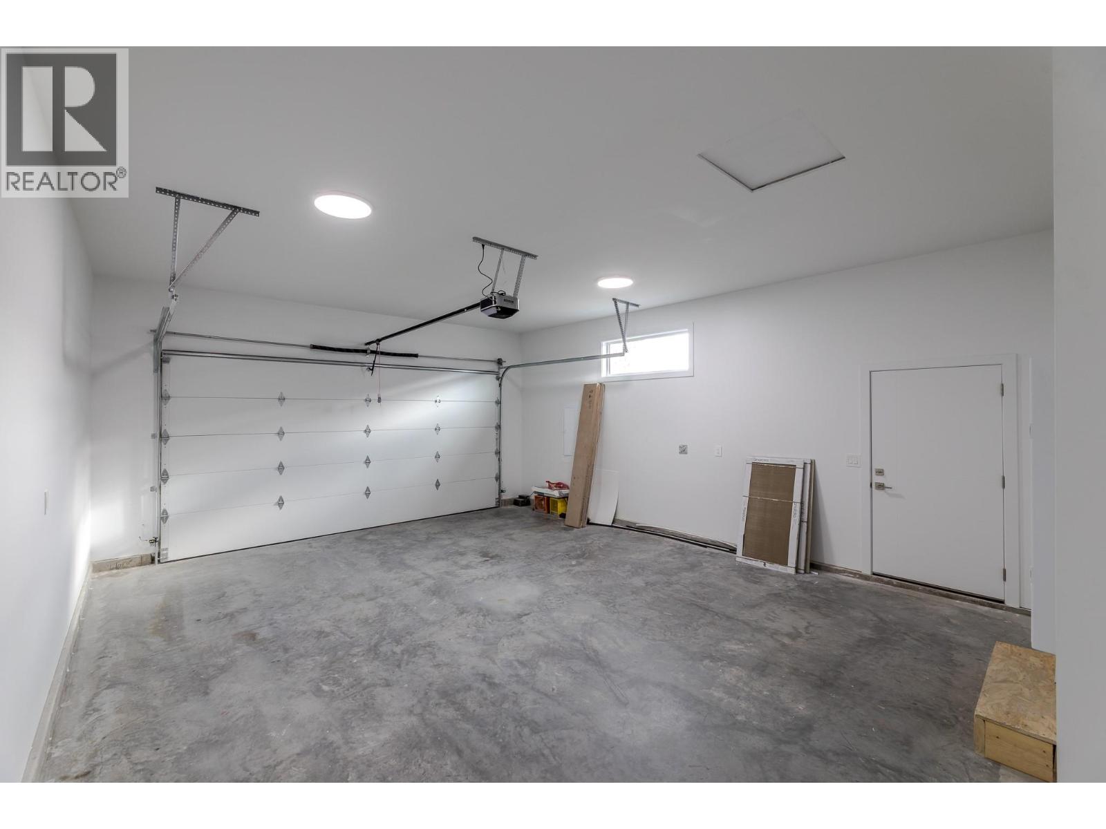 5586 Nixon Road, Summerland