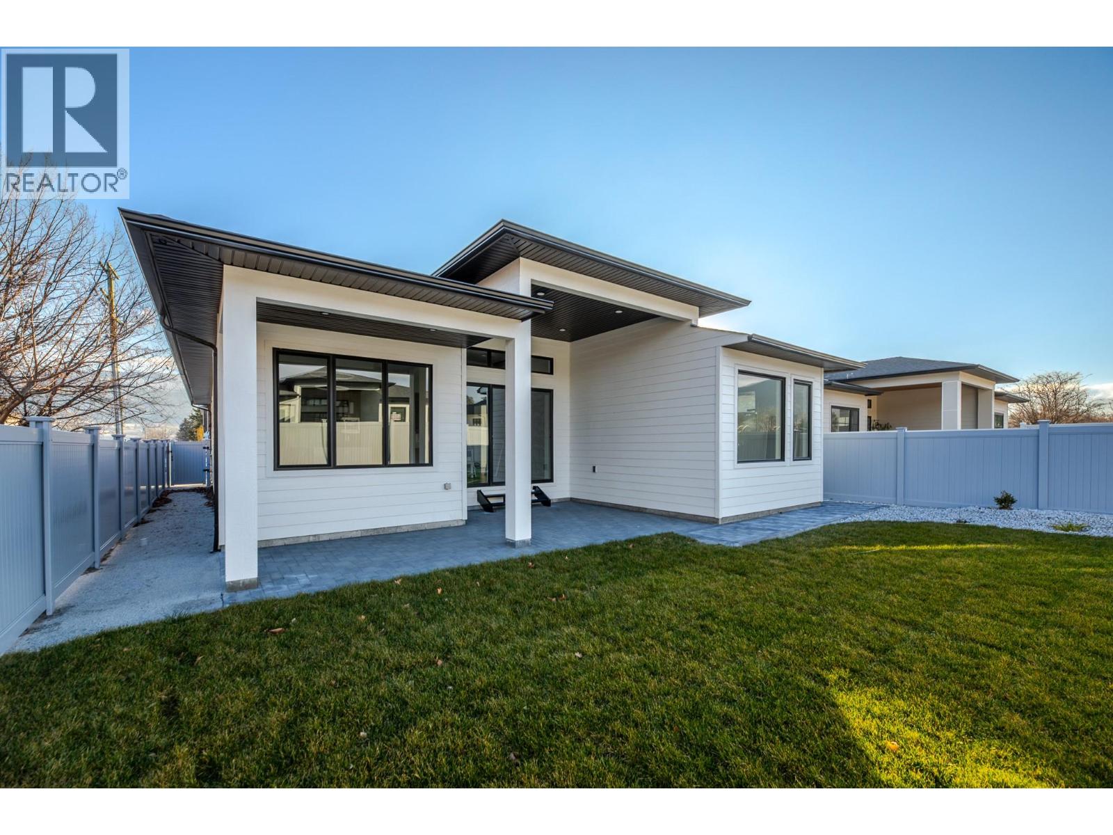 5586 Nixon Road, Summerland