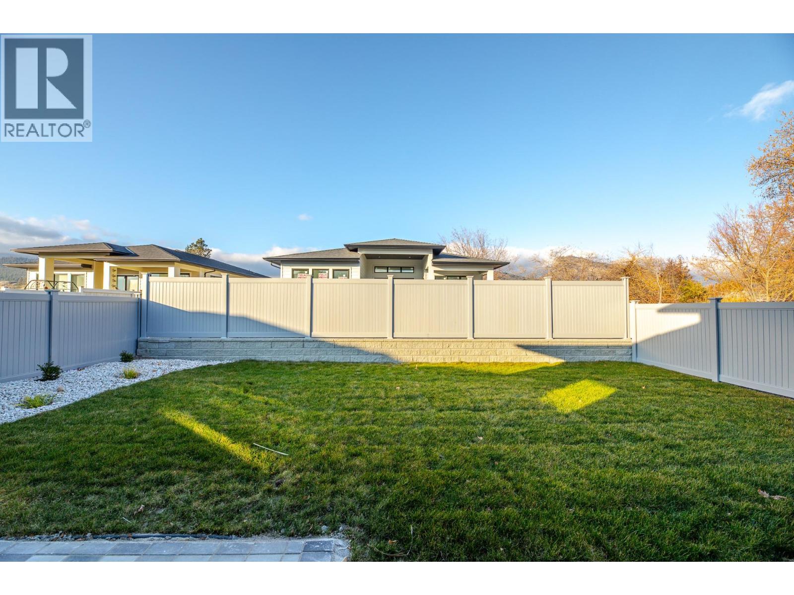 5586 Nixon Road, Summerland