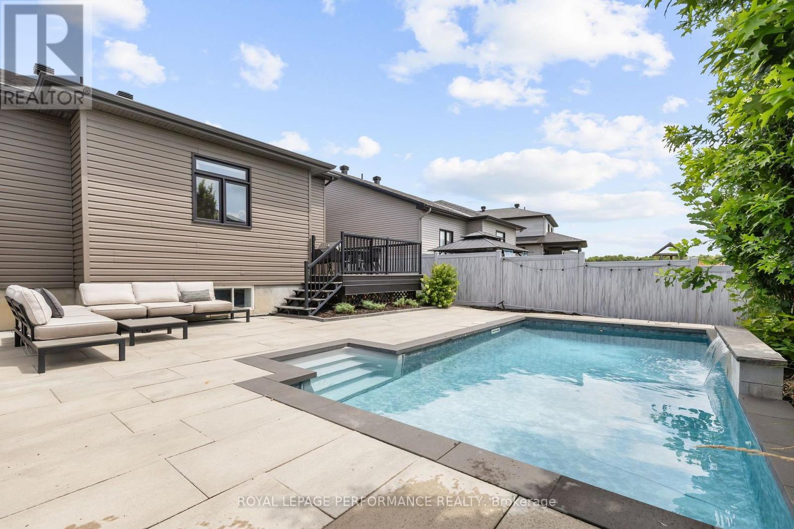 441 BRUGES STREET - Image 38