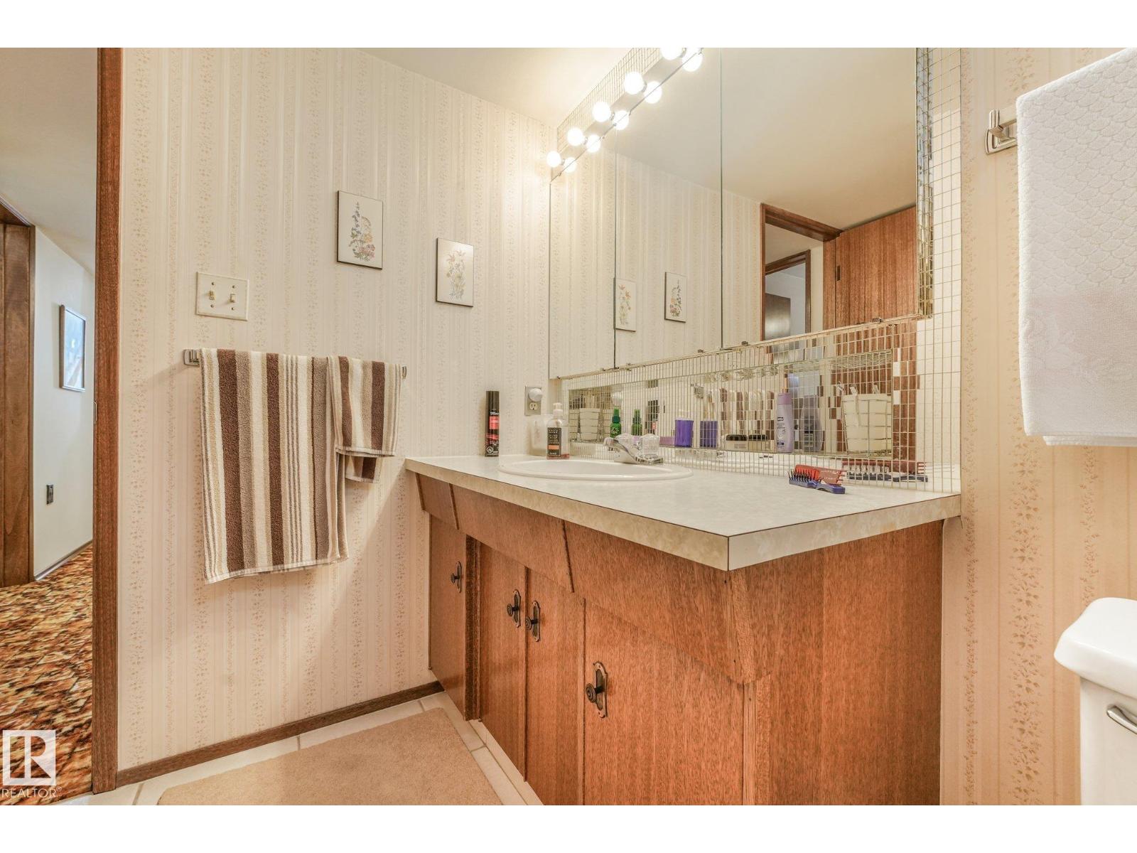 13911 86 ST NW - 46