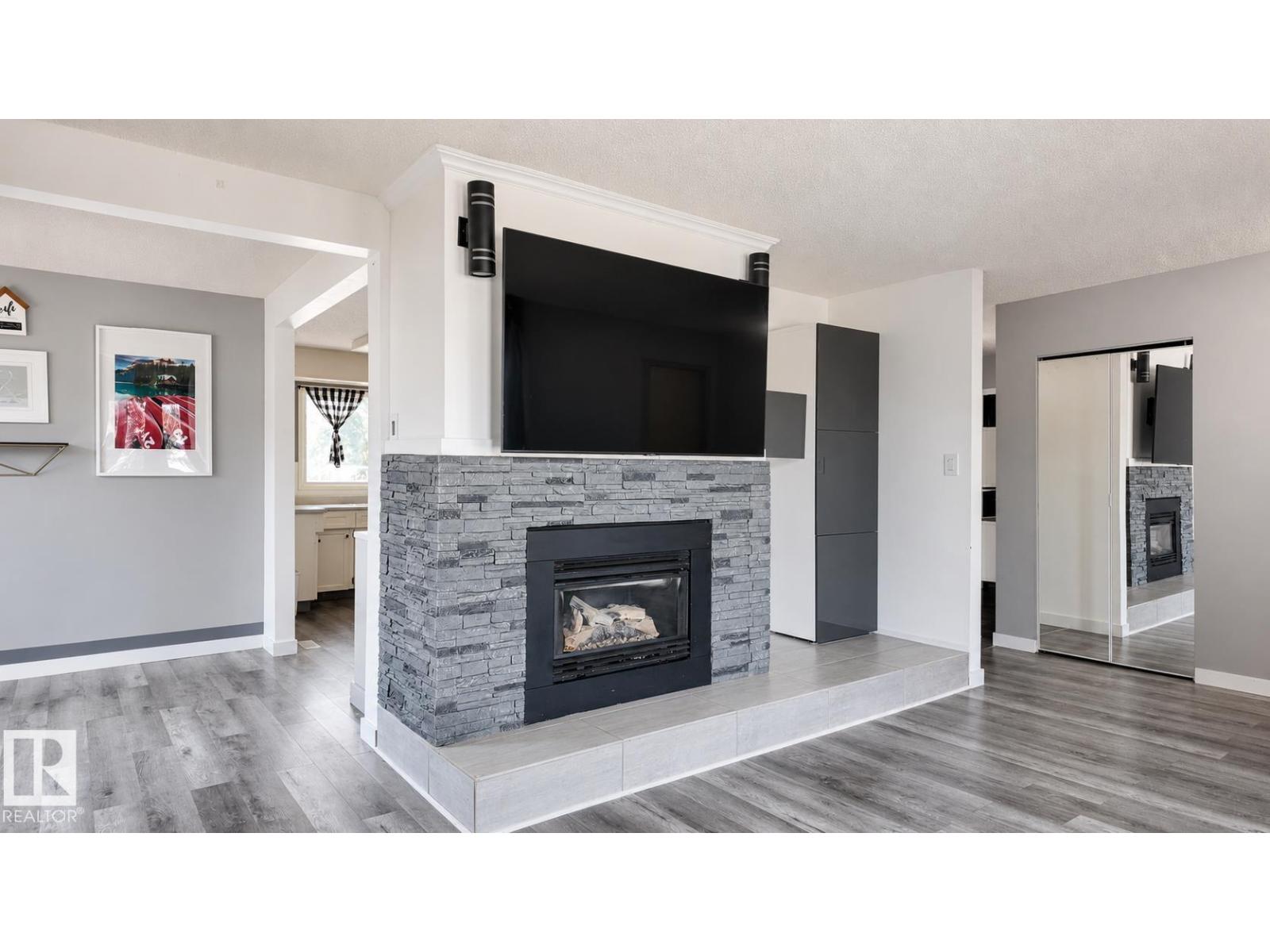 16608 109 ST NW - 8