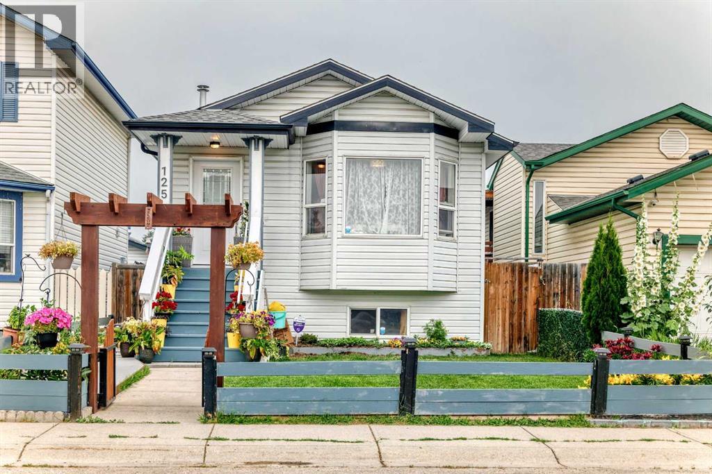 125 Appleburn Close SE, Applewood Park, Calgary photo 1