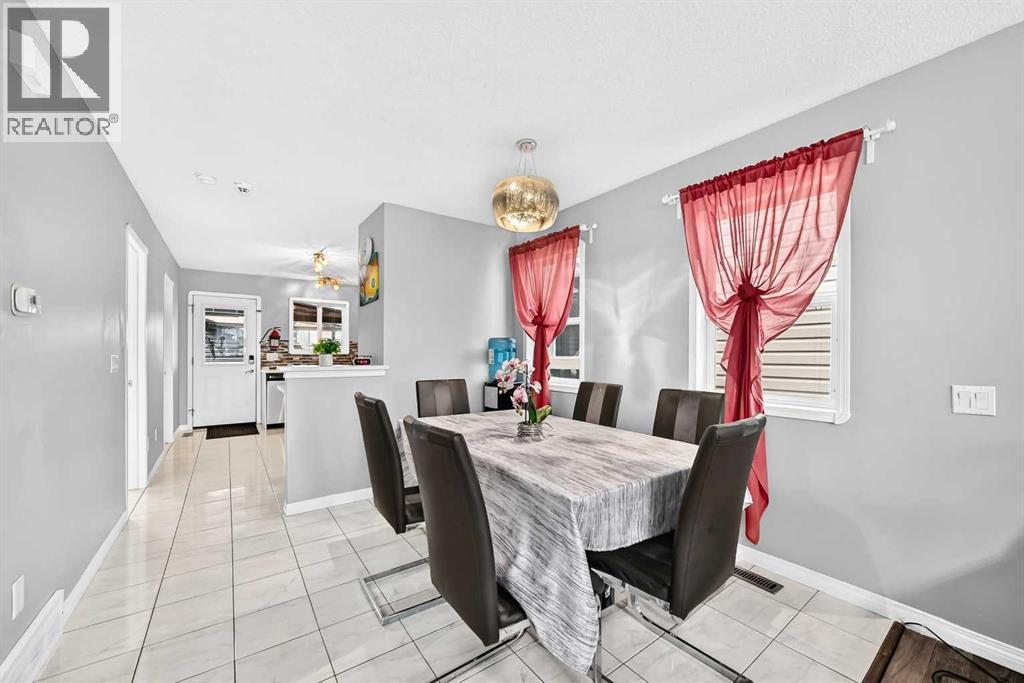 125 Appleburn Close SE, Applewood Park, Calgary photo 4