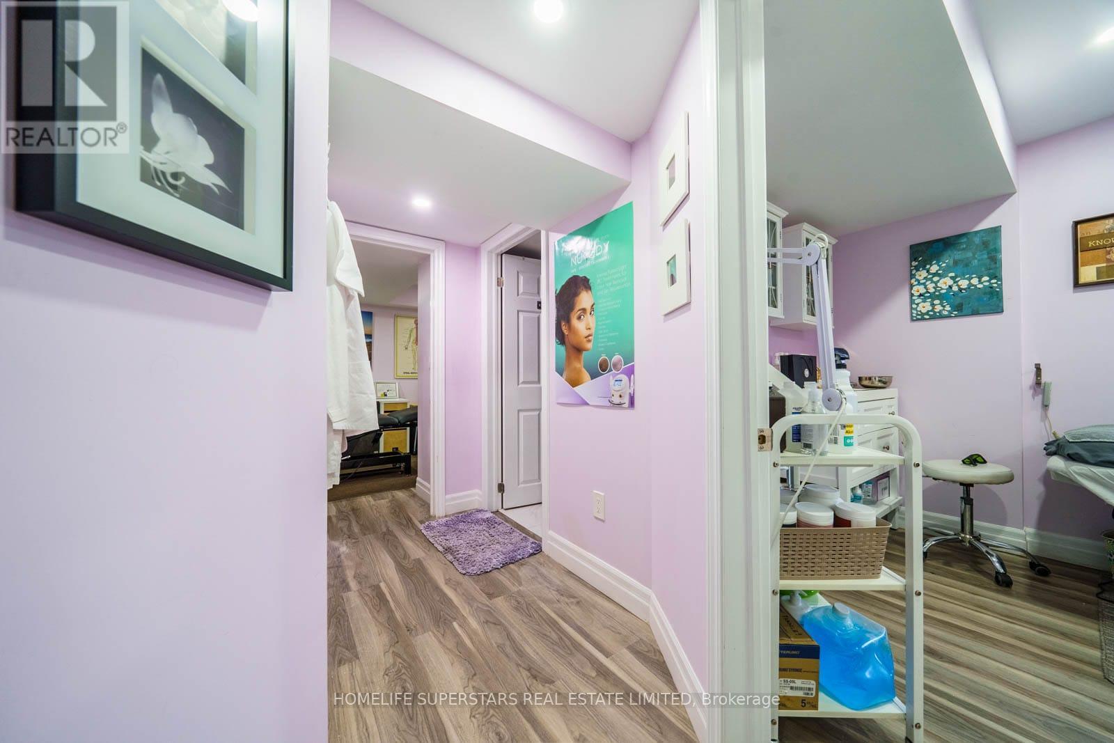 84 LAMBERT CRESCENT - 36