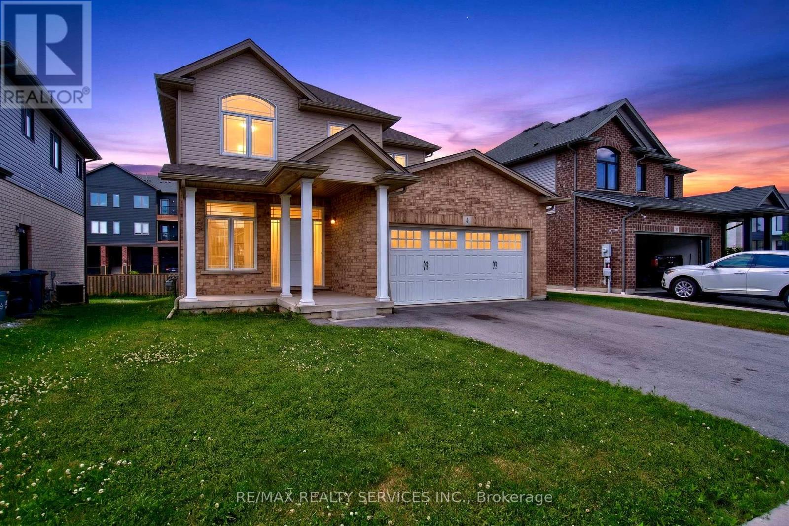 4 BERGENSTEIN CRESCENT