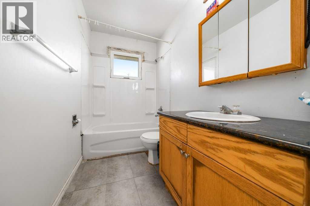 480 Hilton Crescent  NE - 17