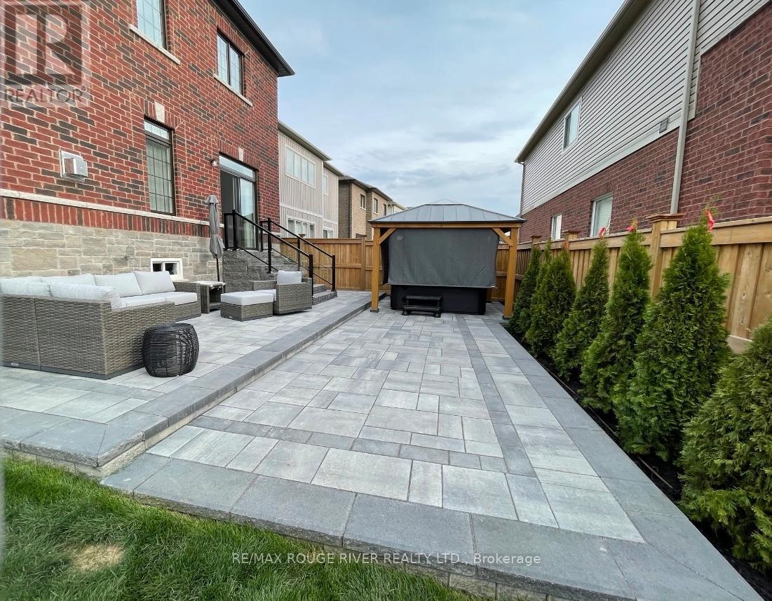 27 CROMBIE STREET - 26