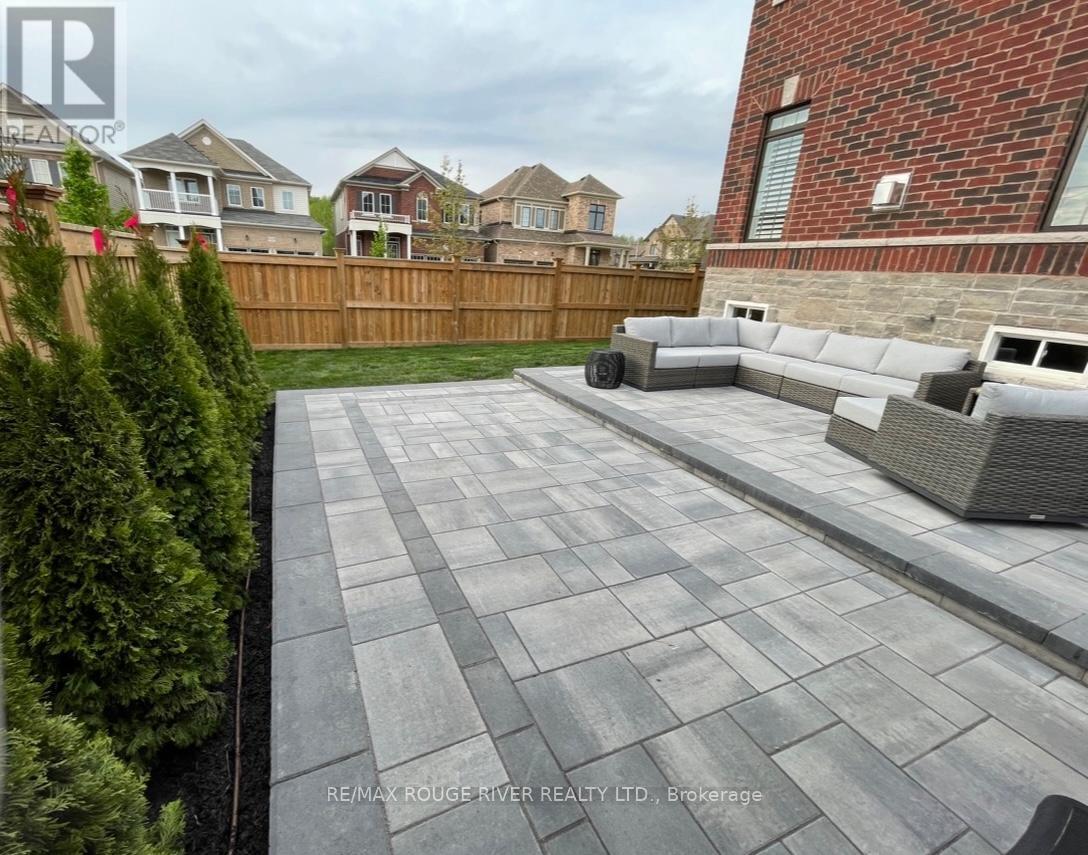27 CROMBIE STREET - 27