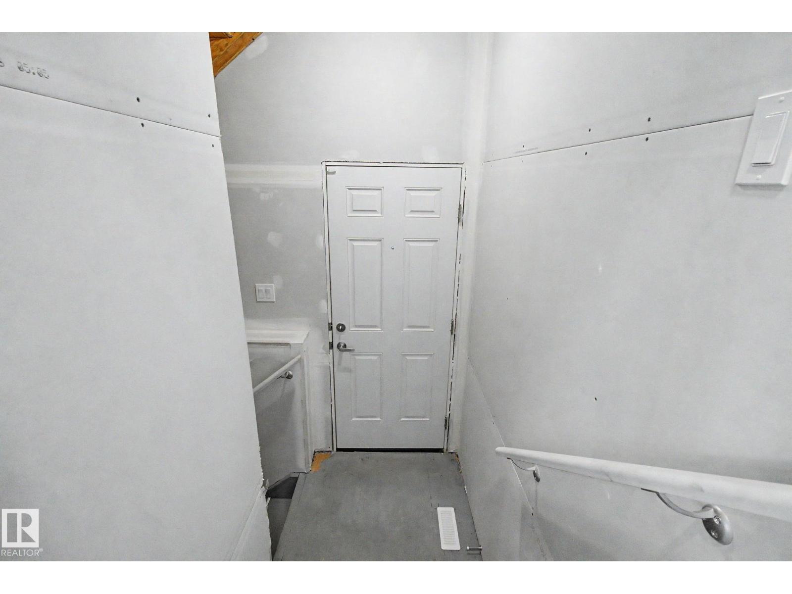 28 ROSEWOOD WY - 48