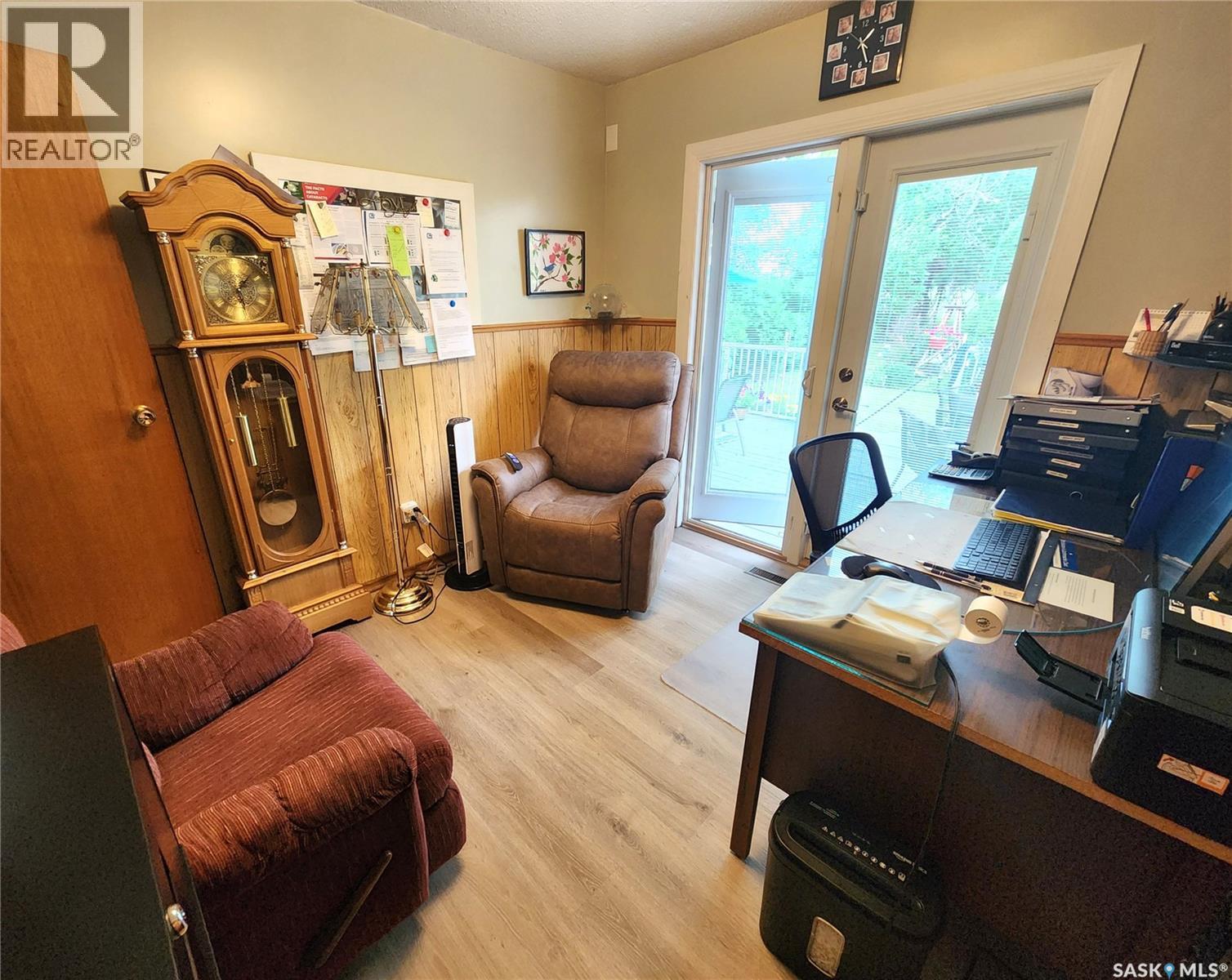 808 Assiniboia AVENUE - 19