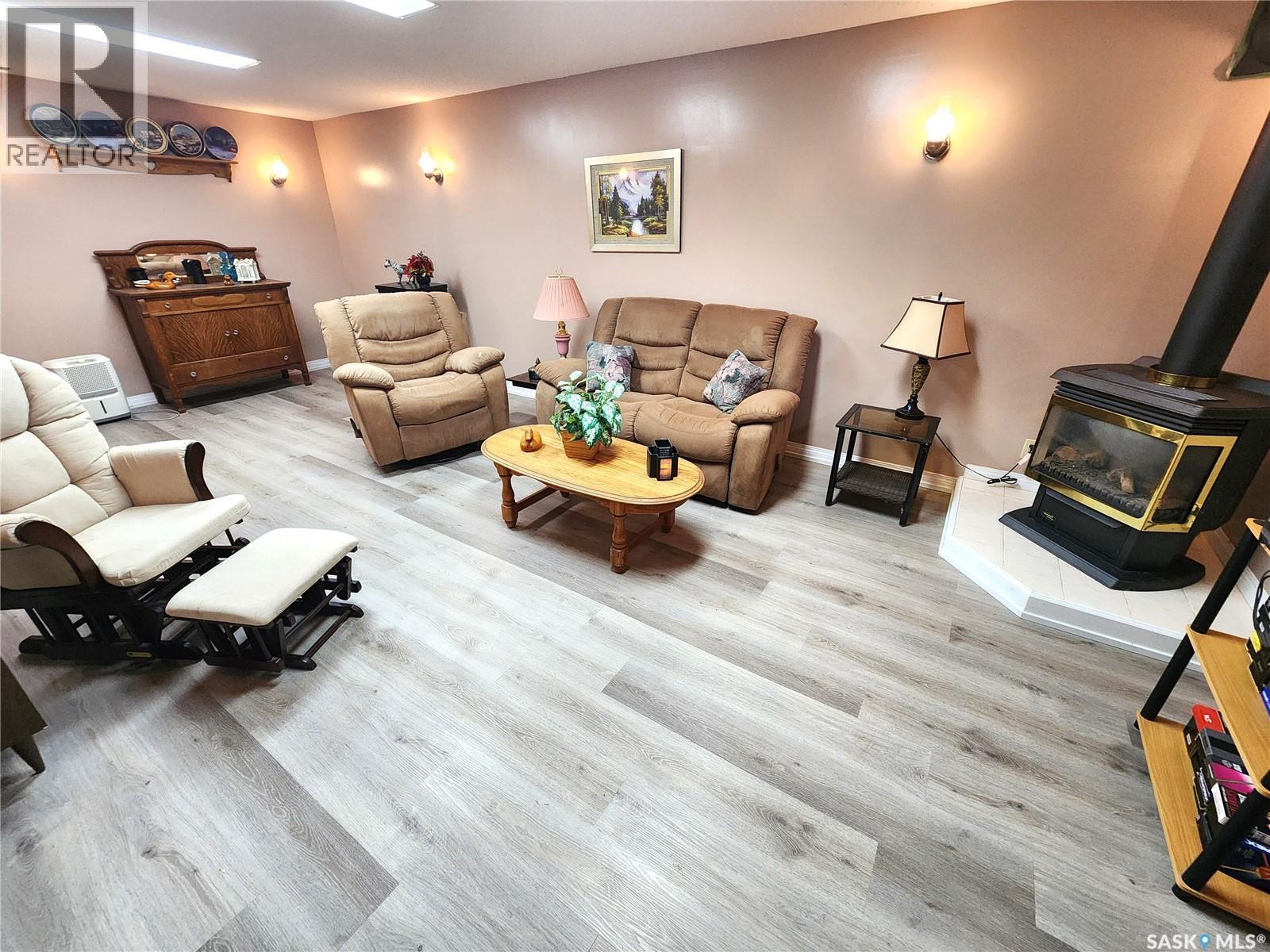 808 Assiniboia AVENUE - 22