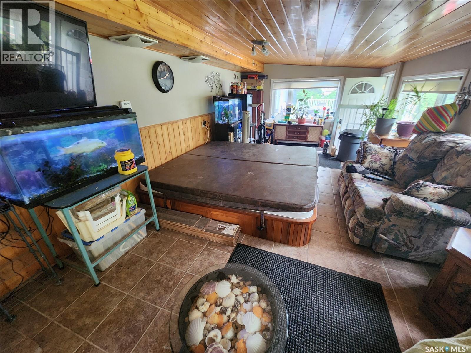 808 Assiniboia AVENUE - 29