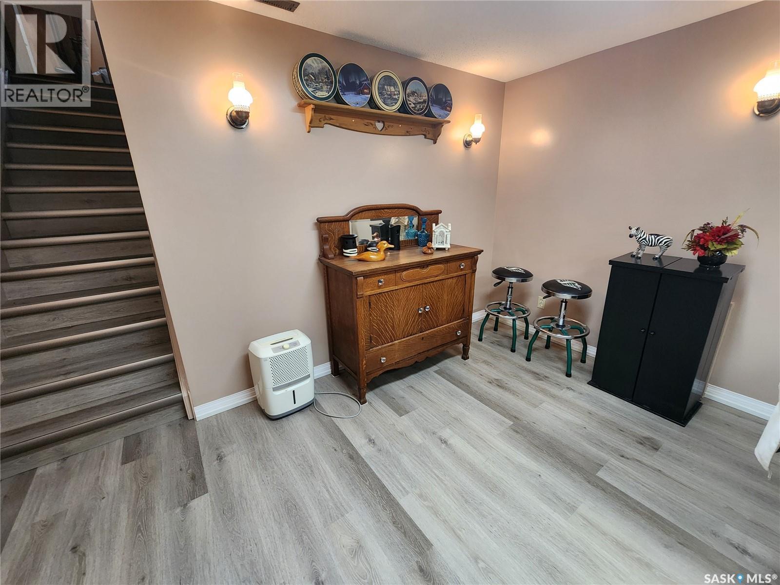 808 Assiniboia AVENUE - 23