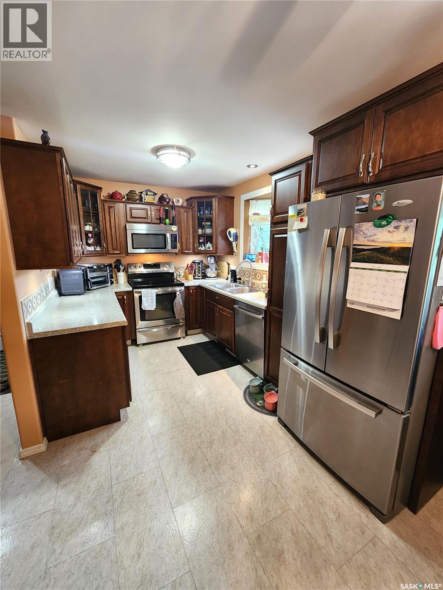 808 Assiniboia AVENUE - 7