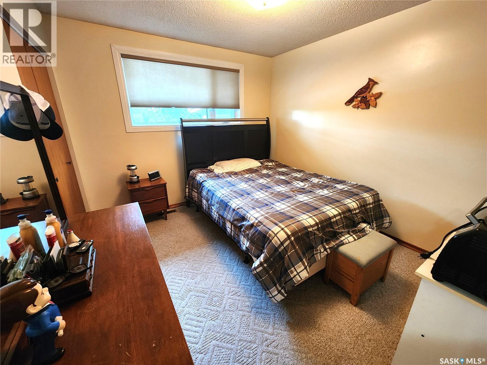 808 Assiniboia AVENUE - 17
