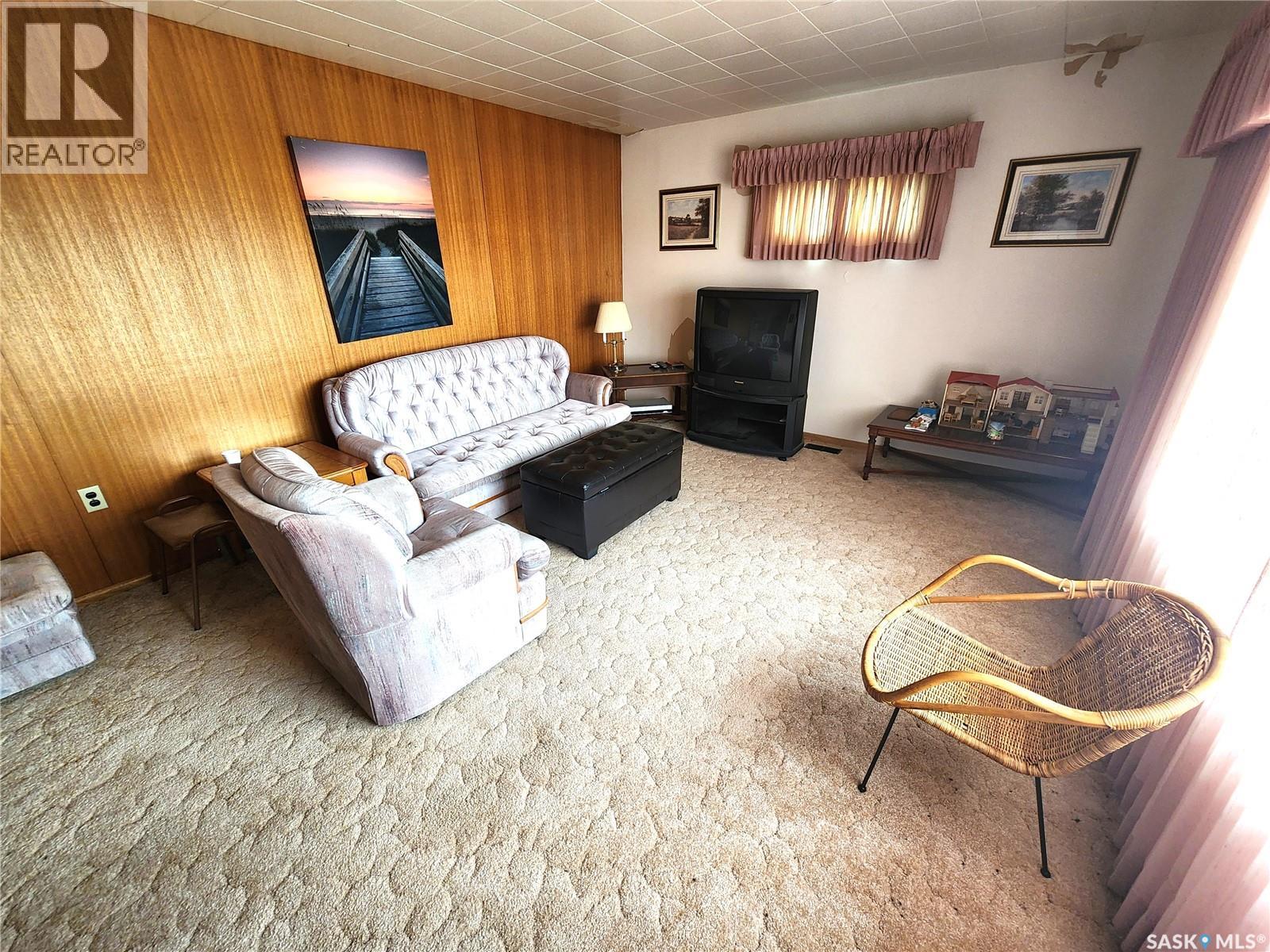215 Menzies STREET - Image 8