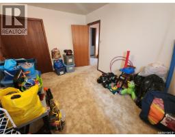 215 Menzies Street, North Portal, SK S0C1W0 Photo 15