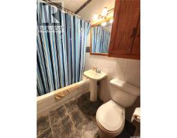 215 Menzies Street, North Portal, SK S0C1W0 Photo 13