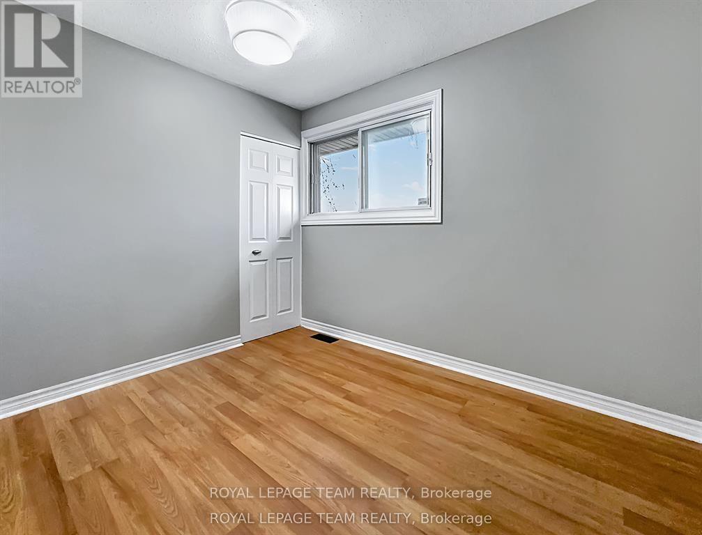 House for Rent in Ottawa – UPPER – 925 MOORVALE ROAD, Ottawa – By Peter Sagos - Image 20