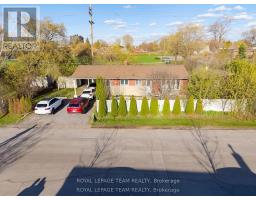 UPPER - 925 MOORVALE ROAD — photo 2