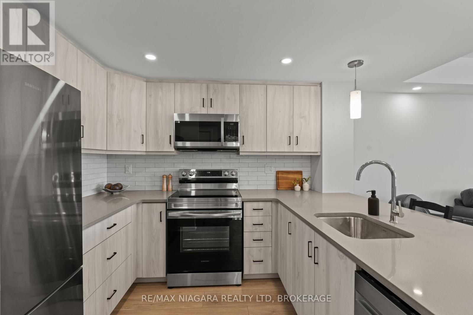 #206 3998 VICTORIA AVENUE - Image 10