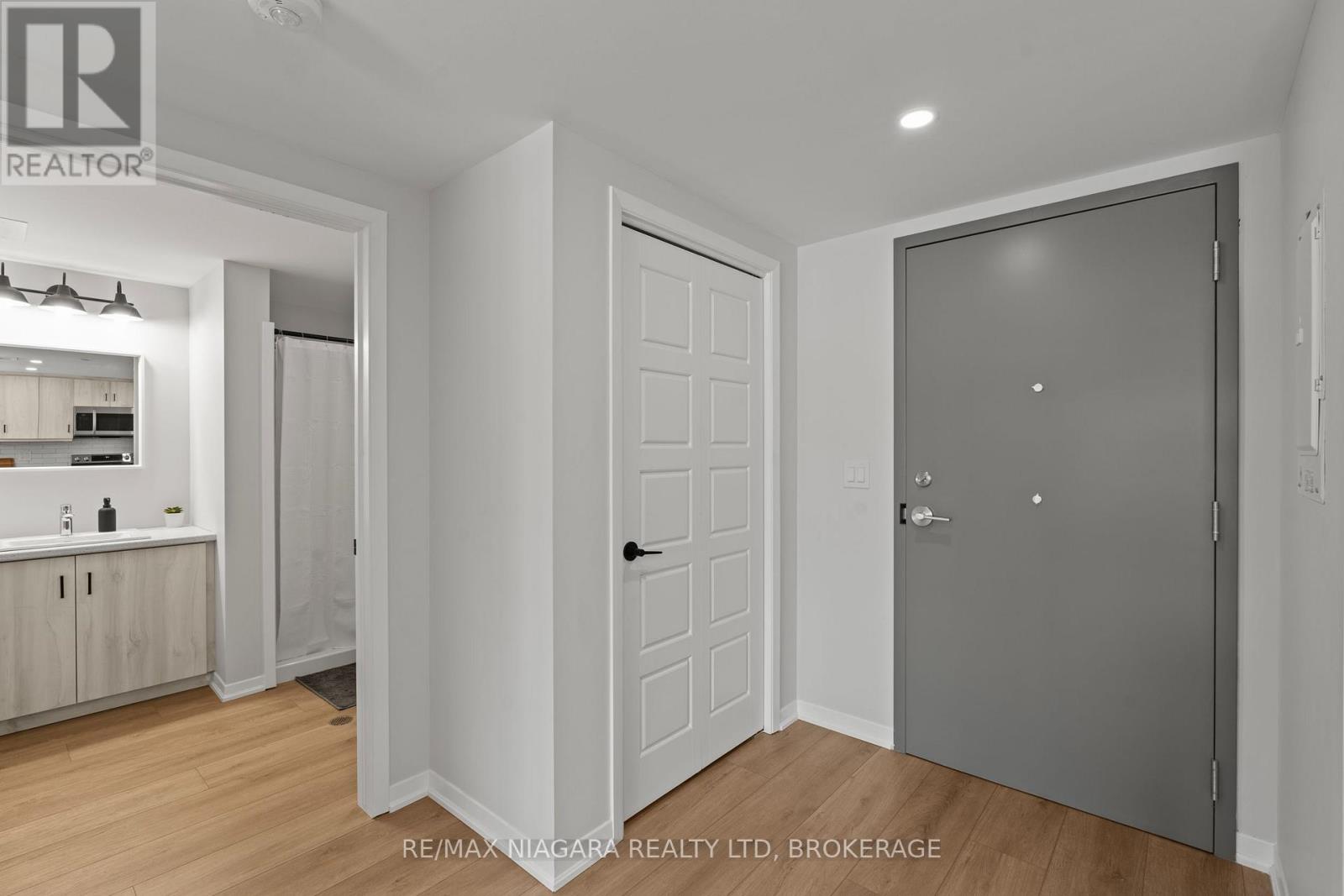 #206 3998 VICTORIA AVENUE - 12