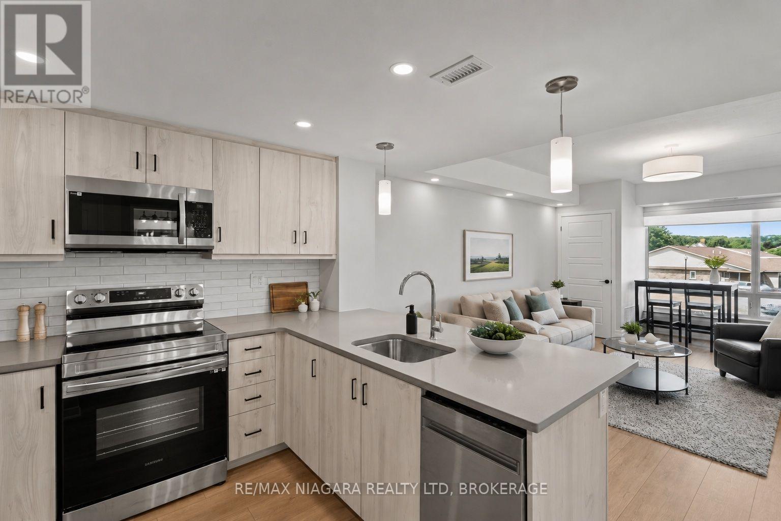 #206 3998 VICTORIA AVENUE - 4