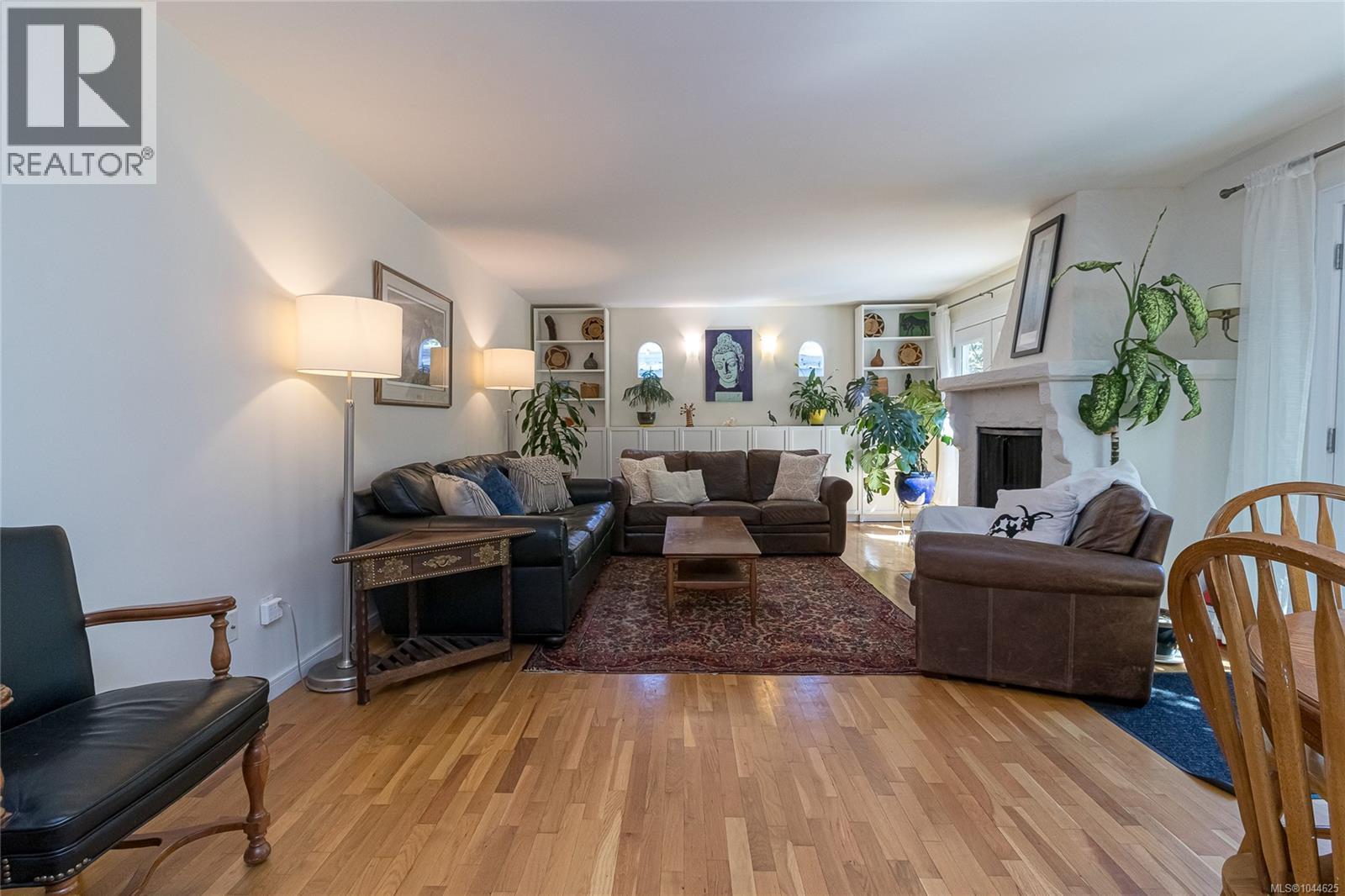 B 1601 Haultain Street, Victoria