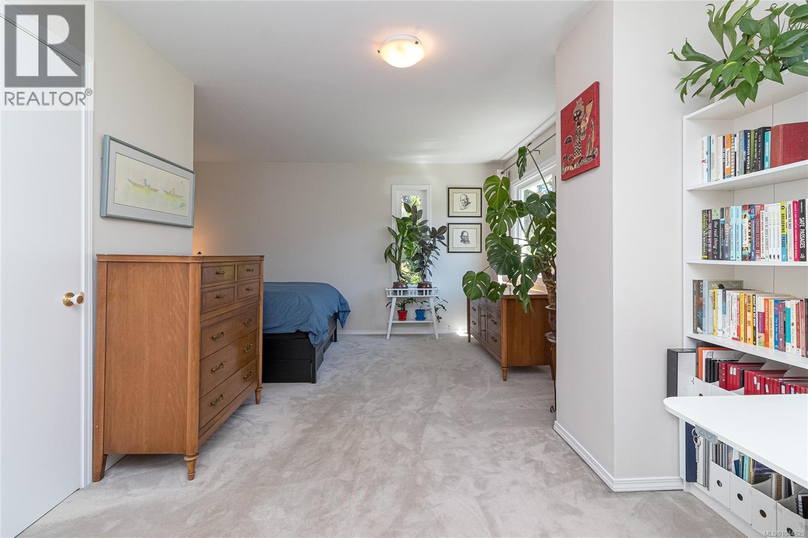 B 1601 Haultain Street, Victoria