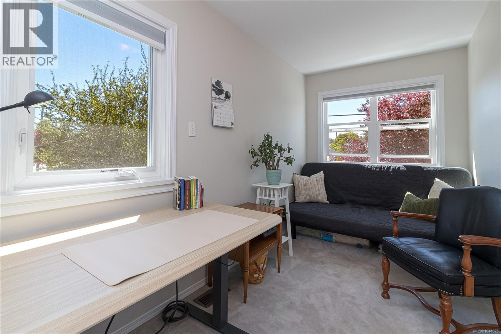 B 1601 Haultain Street, Victoria