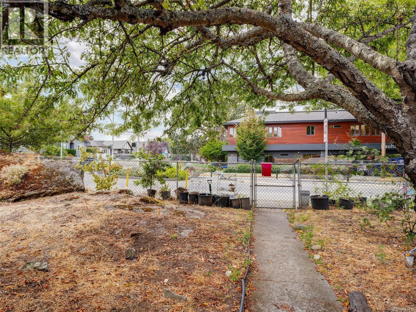  2607 Shelbourne Street, Victoria