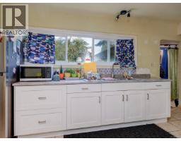 2607 Shelbourne St, Victoria, BC V8R2Z2 Photo 8