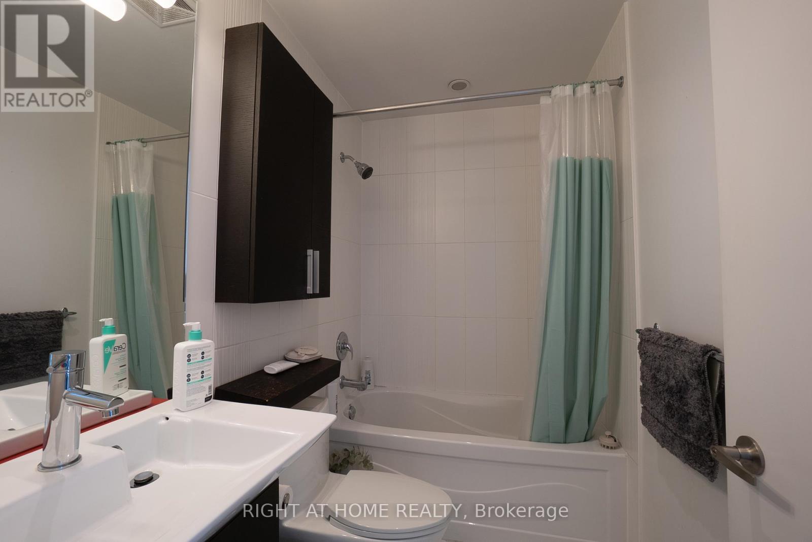 #310 25 CAPREOL COURT - 17