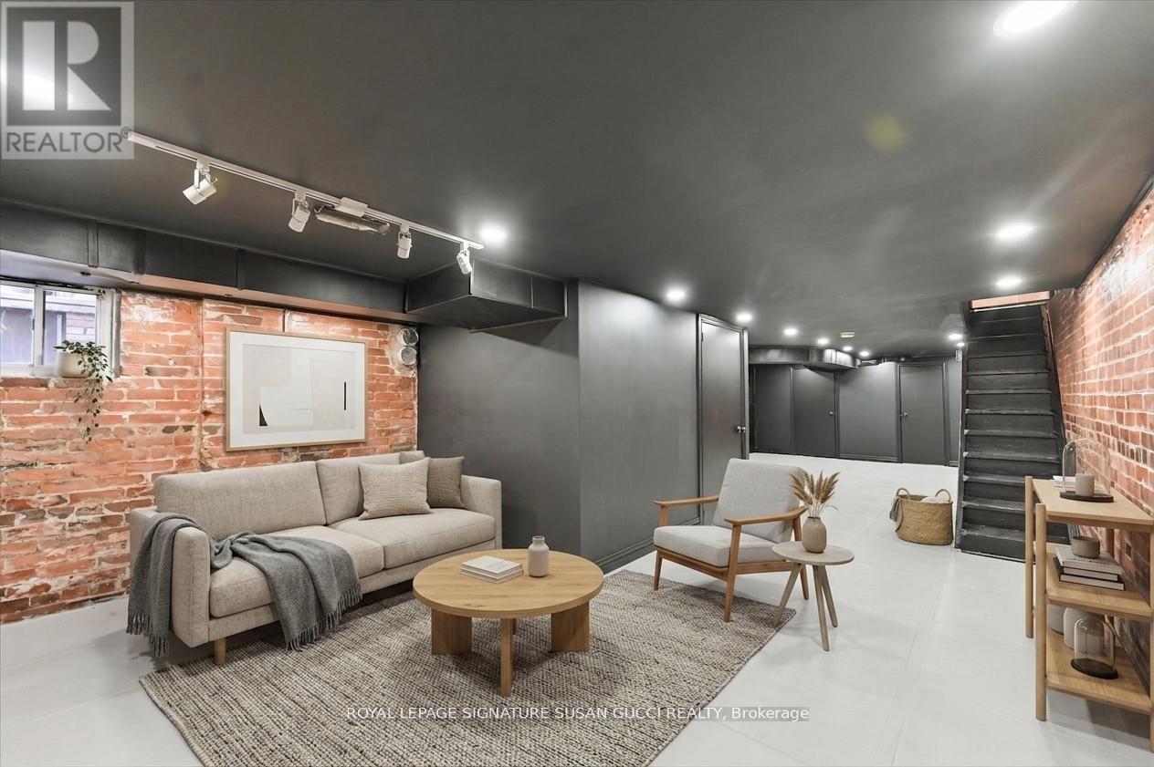 669 GREENWOOD AVENUE - 21
