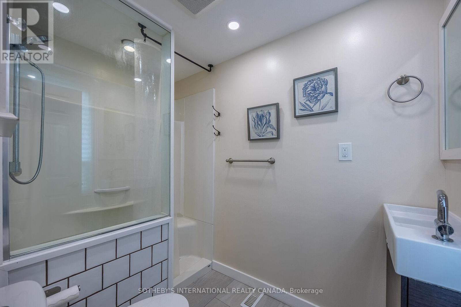 #113 5475 LAKESHORE ROAD - 13