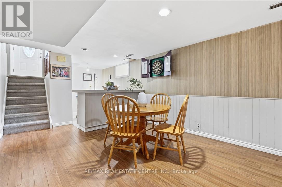 56 RENWICK AVENUE - 28
