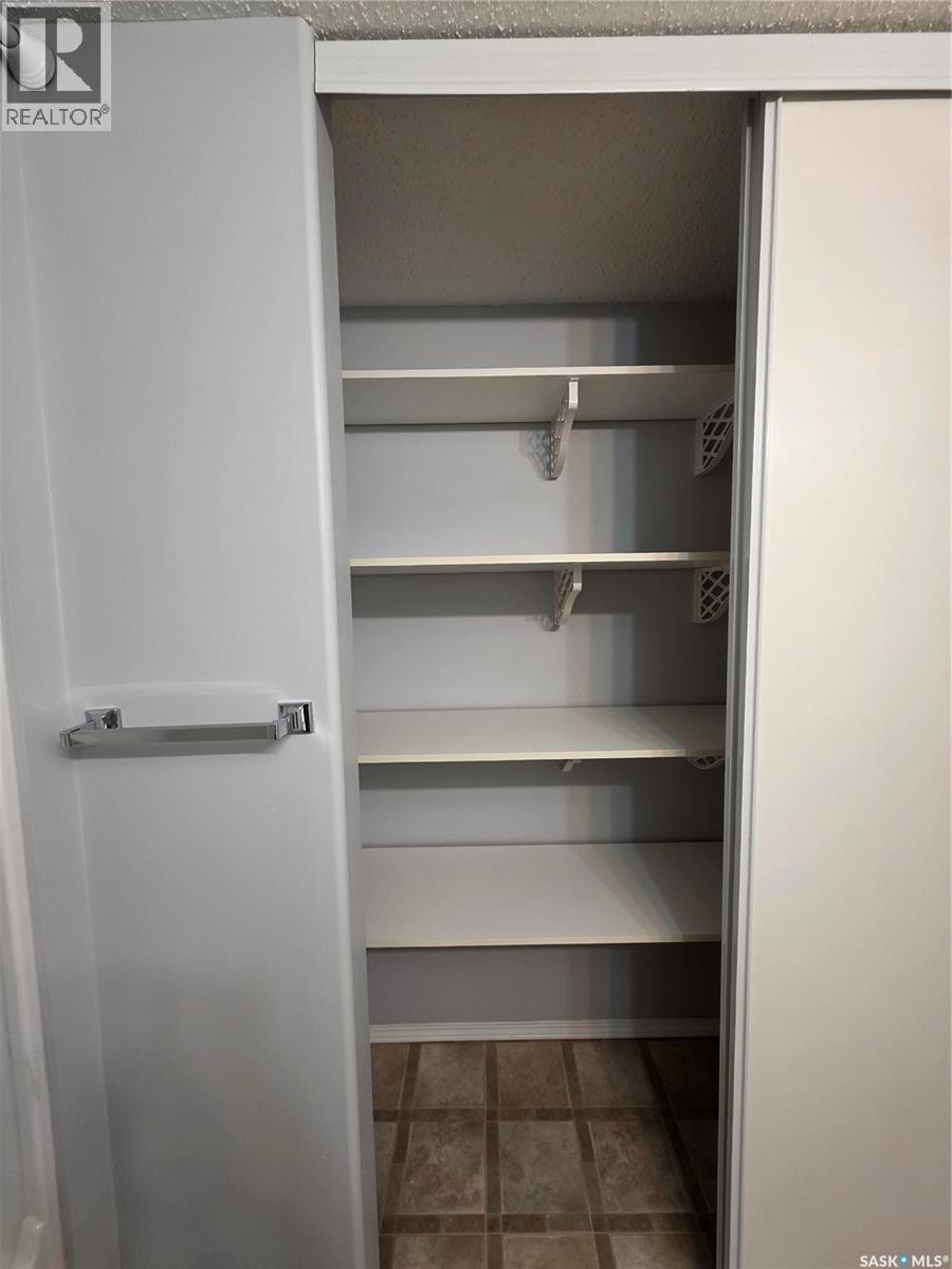 #205 701 Henry STREET - 10
