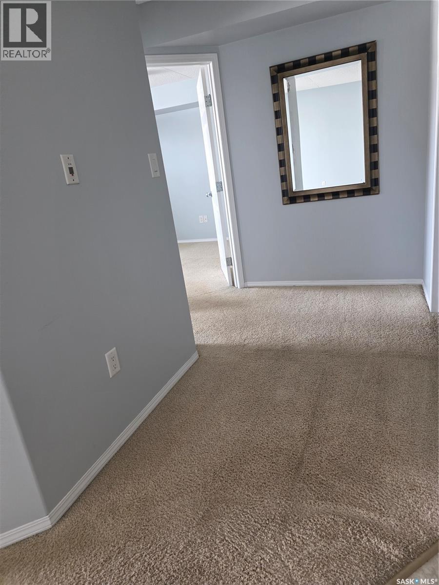 #205 701 Henry STREET - 12