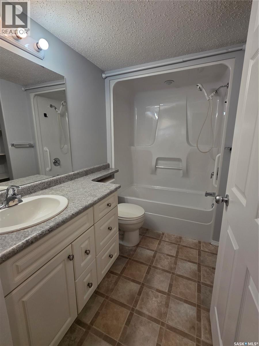 #205 701 Henry STREET - 9