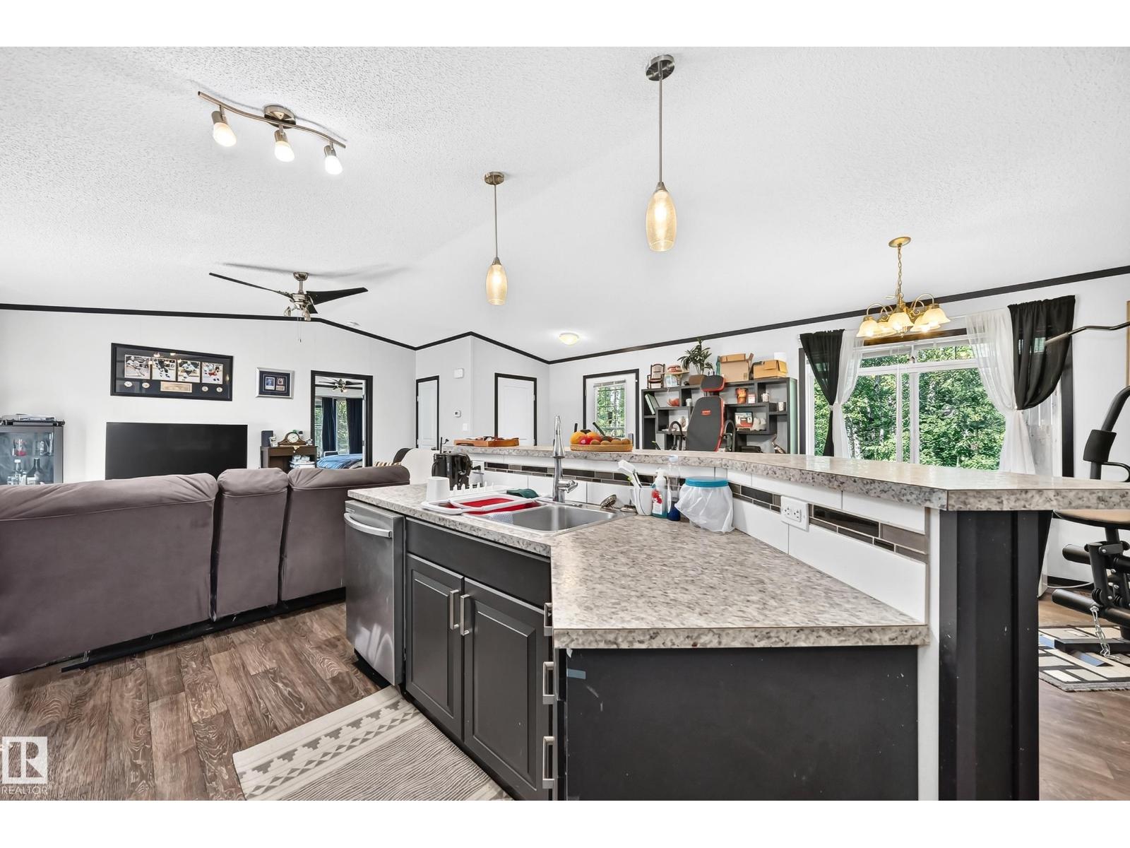 #30 55220 RGE ROAD 13 - 15