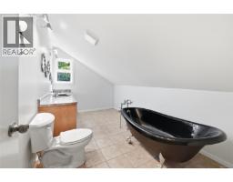 3970 Bovanis Rd, Bowser, BC V0R1G0 Photo 17