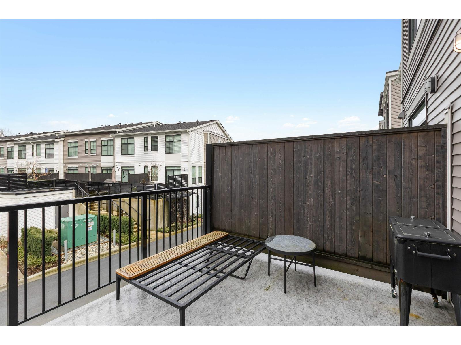 3 2886 MONTROSE AVENUE, Abbotsford