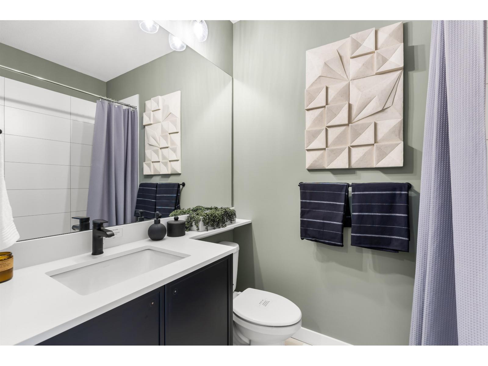 3 2886 MONTROSE AVENUE, Abbotsford