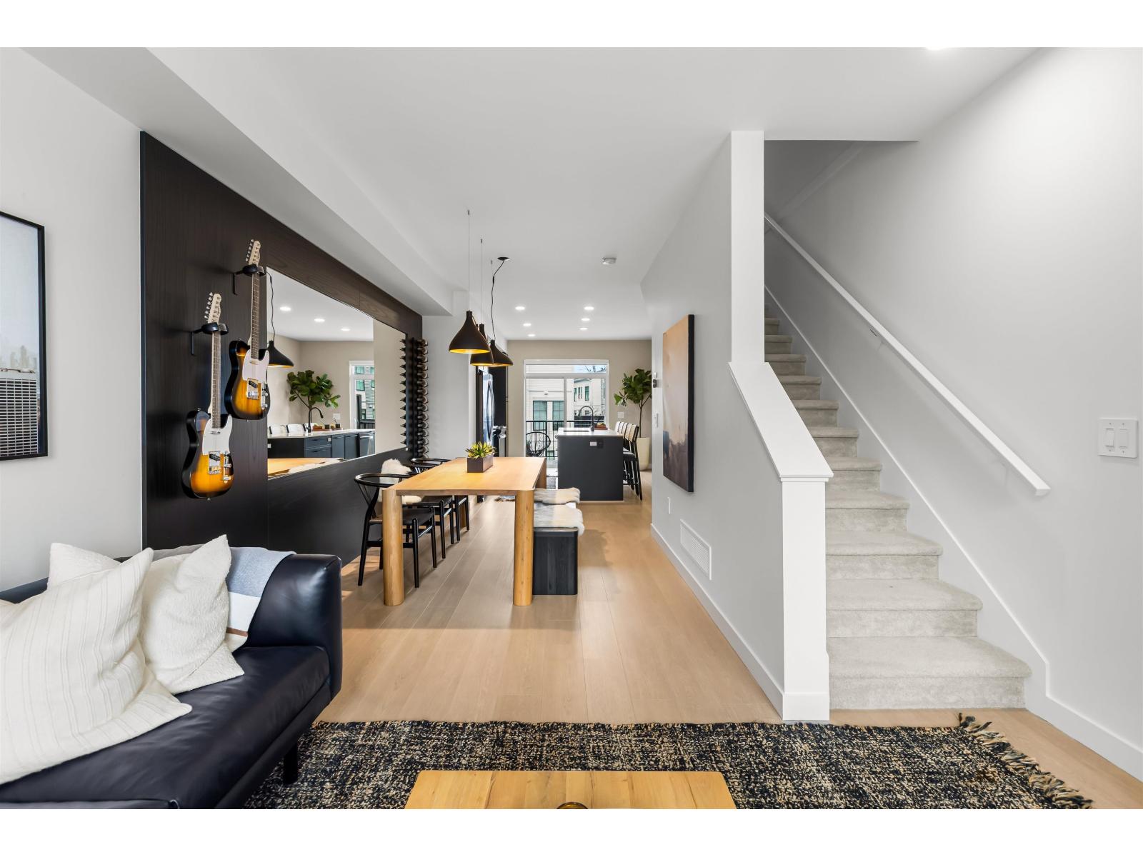 3 2886 MONTROSE AVENUE, Abbotsford