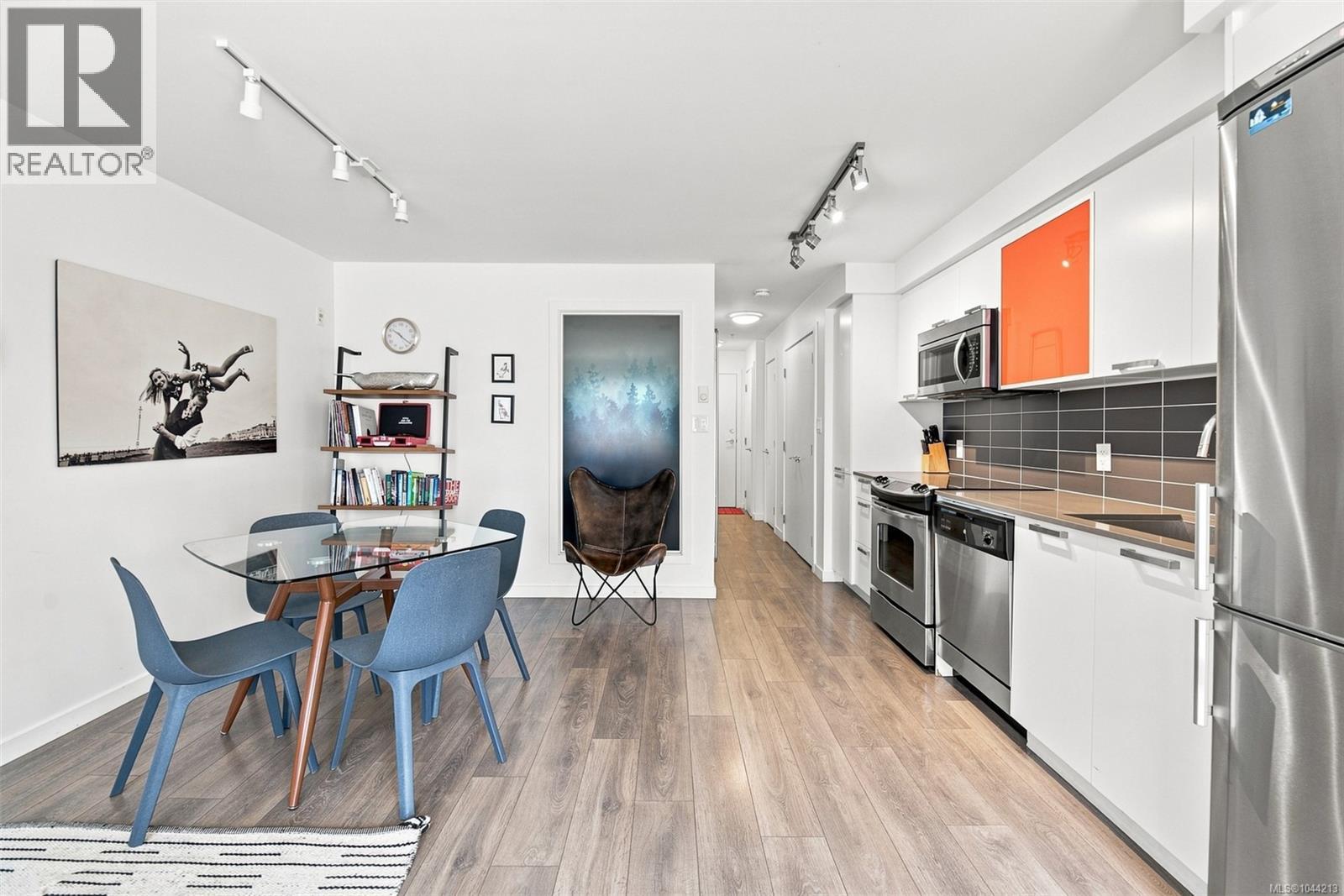 215 517 Fisgard Street, Victoria