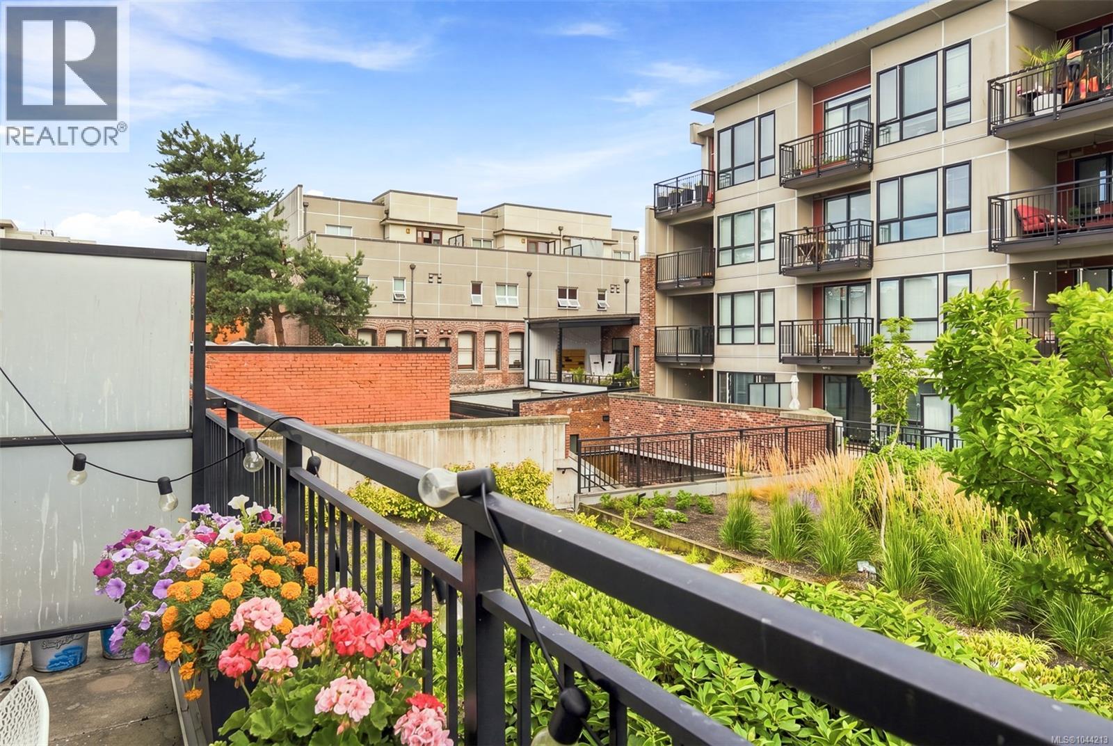 215 517 Fisgard Street, Victoria